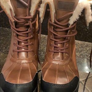 UGG BUTTE boots in new condition